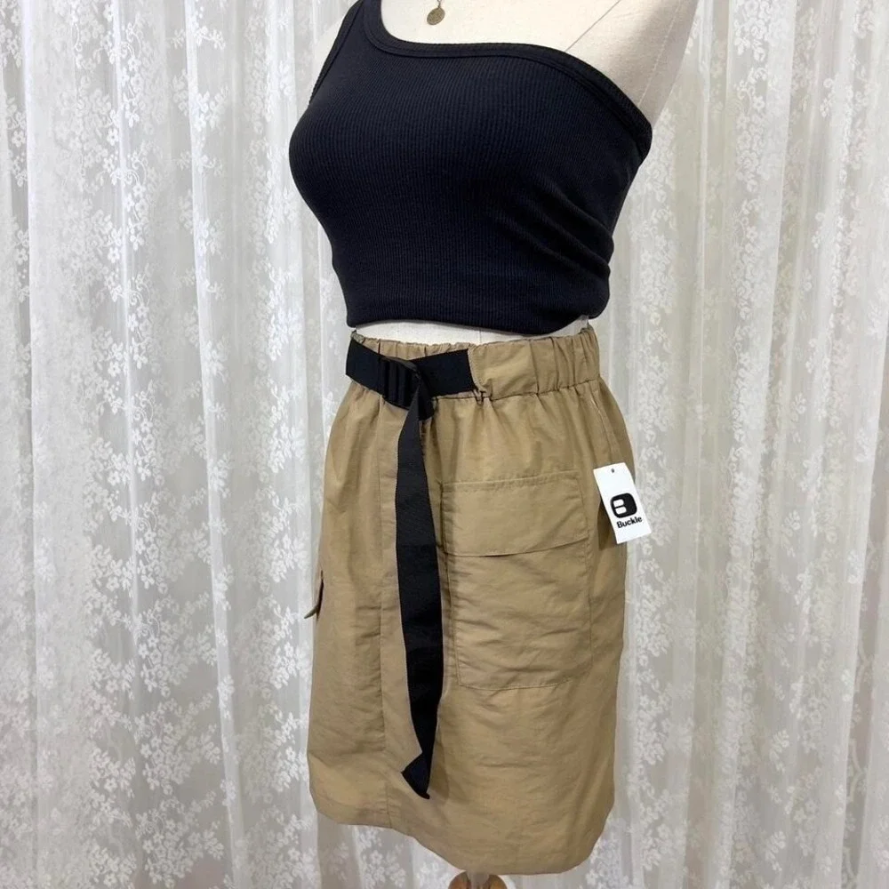 Buckle NWT Women's Cargo Skirt Size Medium‎ Tan Adjustable Belt